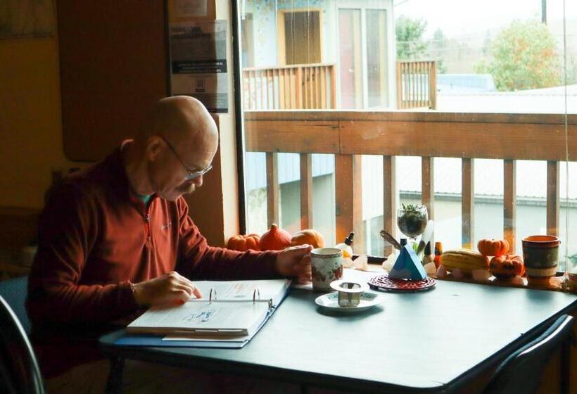 Ashland Commons Hostel