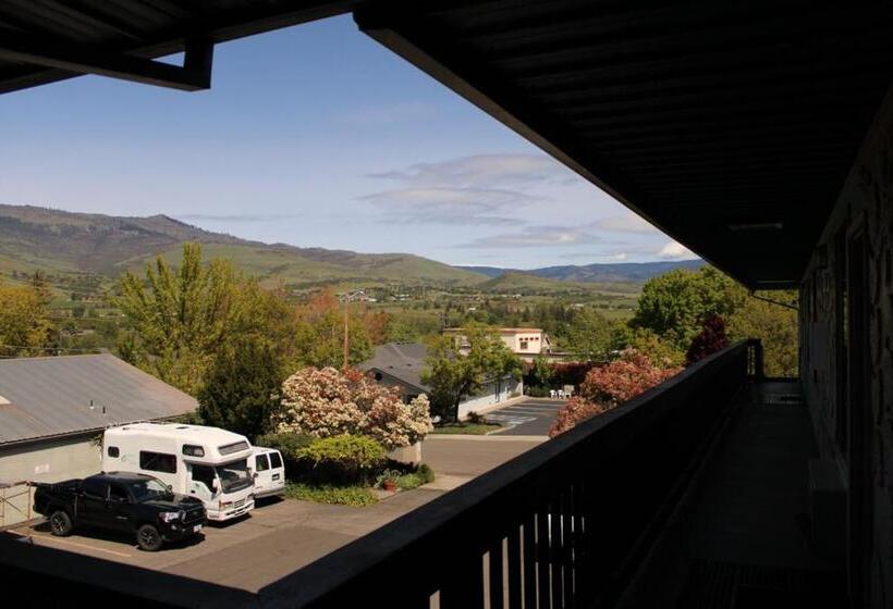 Ashland Commons Hostel