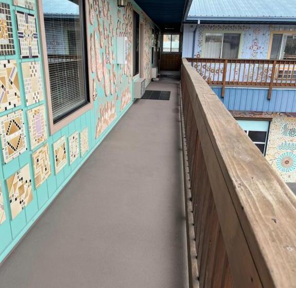 Ashland Commons Hostel