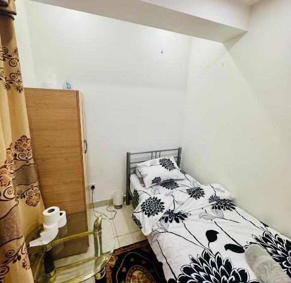 تختخواب و صبحانه The Great Falcon Accommodation