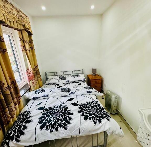 تختخواب و صبحانه The Great Falcon Accommodation