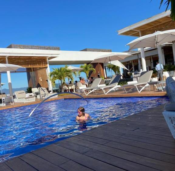فندق Grand Luxxe With Free Golf
