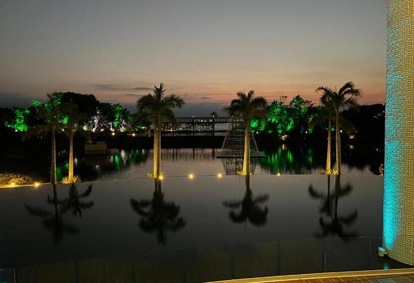 فندق Grand Luxxe With Free Golf