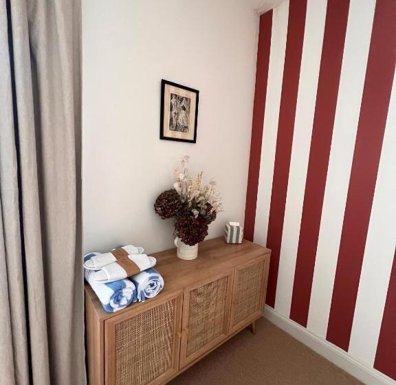 هتل Lido Townhouse