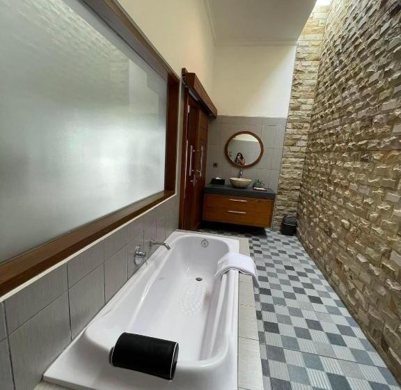 هتل Rejuvenate Resort And Restaurant