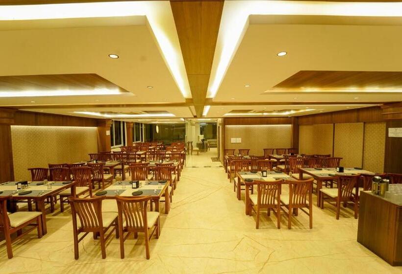 호텔 Yuvraj Le Royale