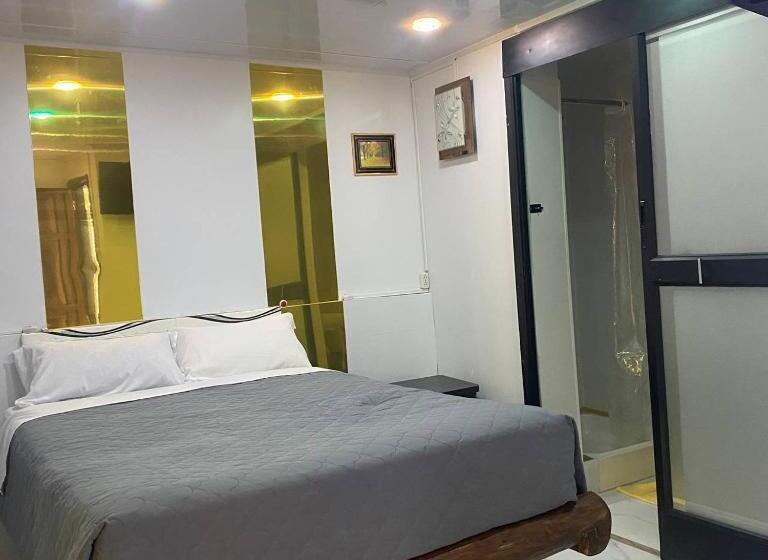 بنسيون Calu L  Petit Hostel