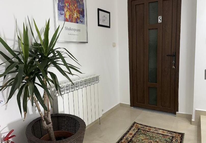 پانسیون Gemasoti House