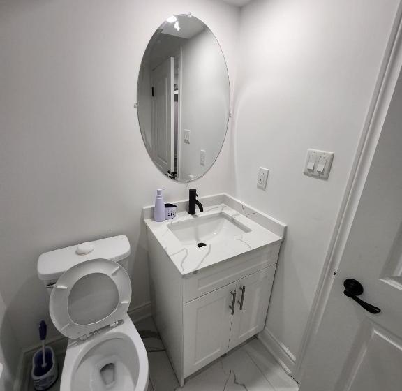 پانسیون New Modern Cozy Room In Innisfil