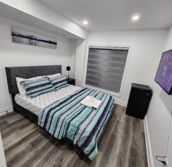 پانسیون New Modern Cozy Room In Innisfil
