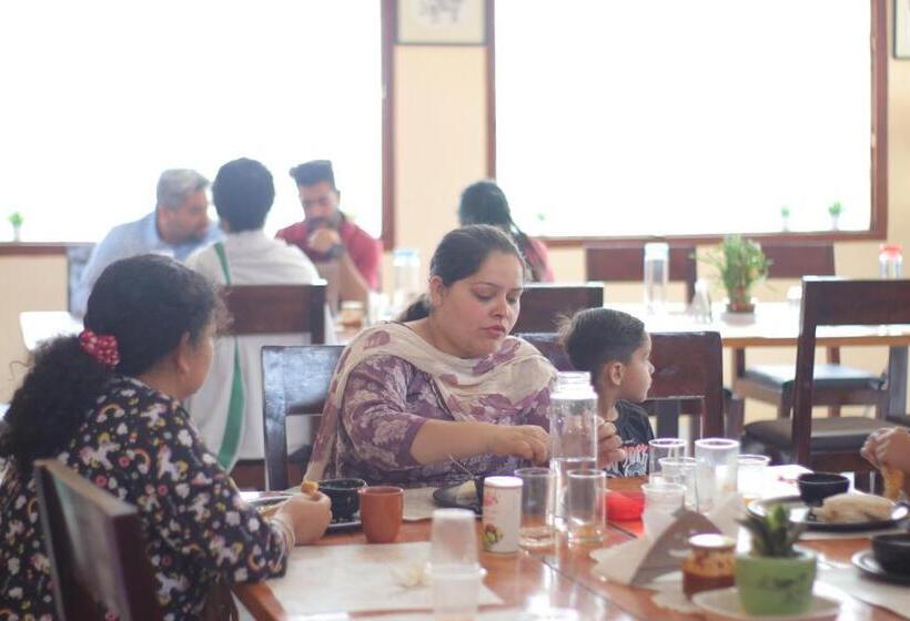 אתר נופש Shiv Forest Villas