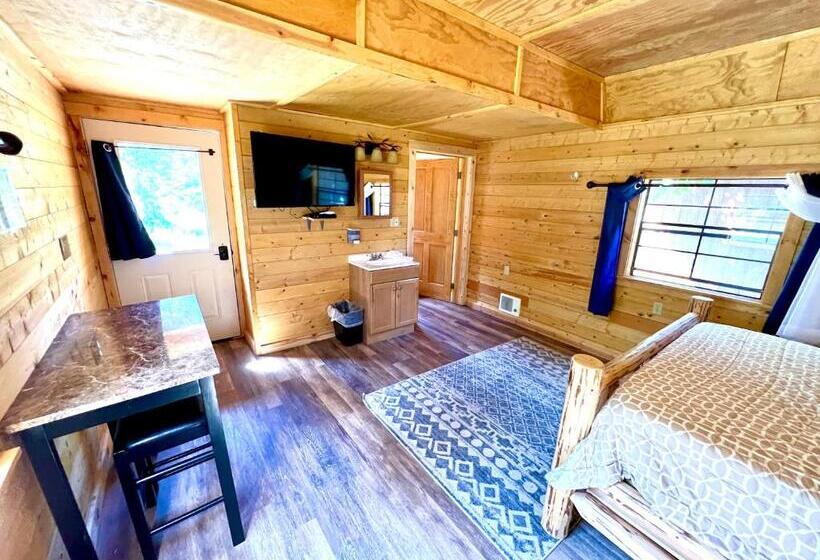 Triple G’s Resort   Cabin 11