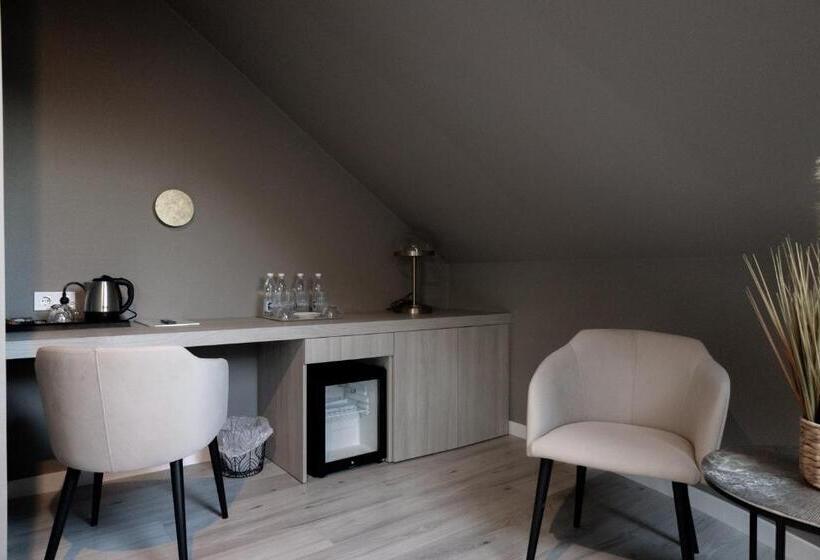 فندق صغير R.