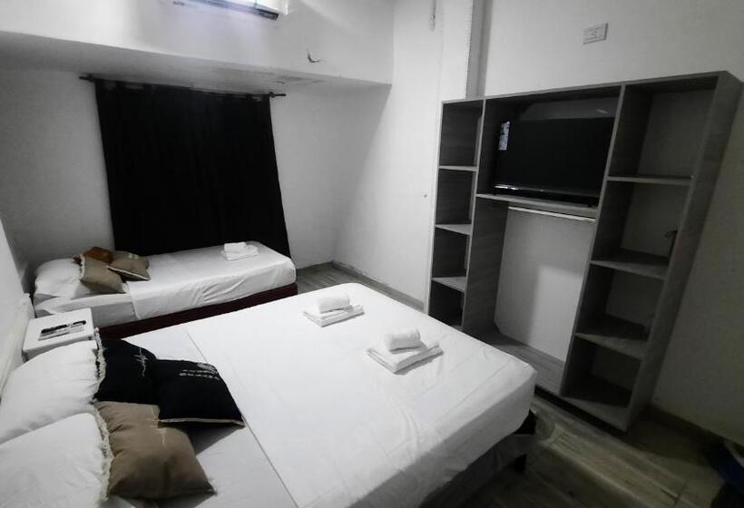 هاستل Solano House