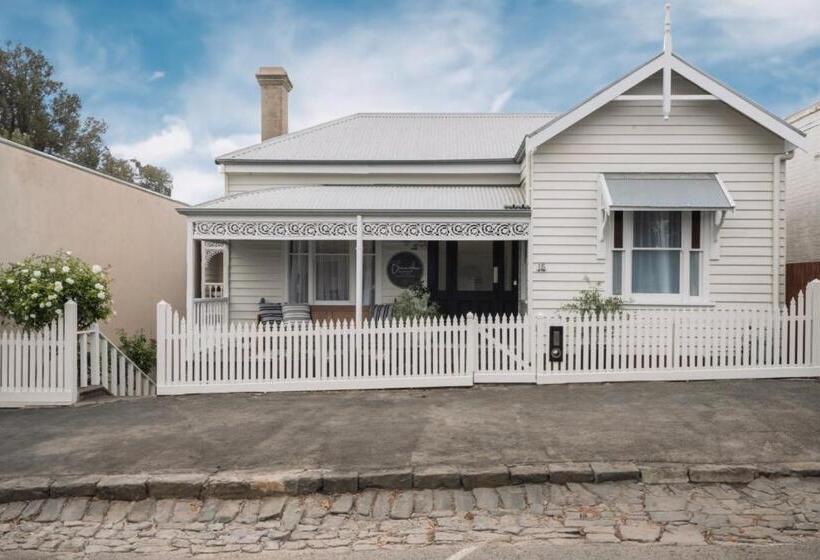Bed and Breakfast Benambra Boutique Accommodation   C1883  Lonsdale Suite