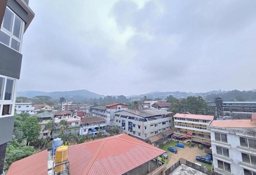 هتل Navarathna Comforts