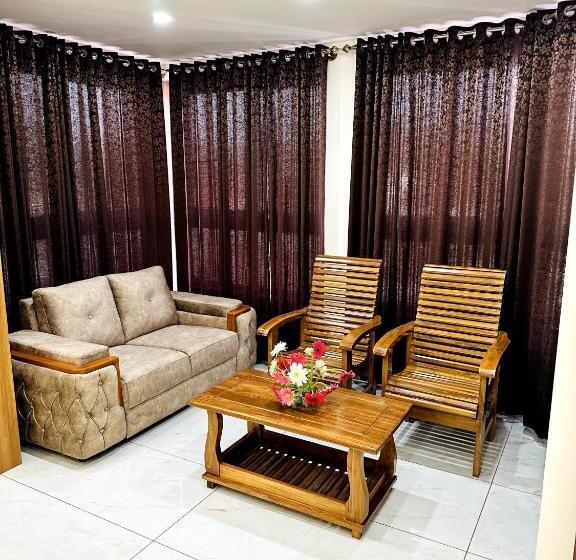 هتل Navarathna Comforts