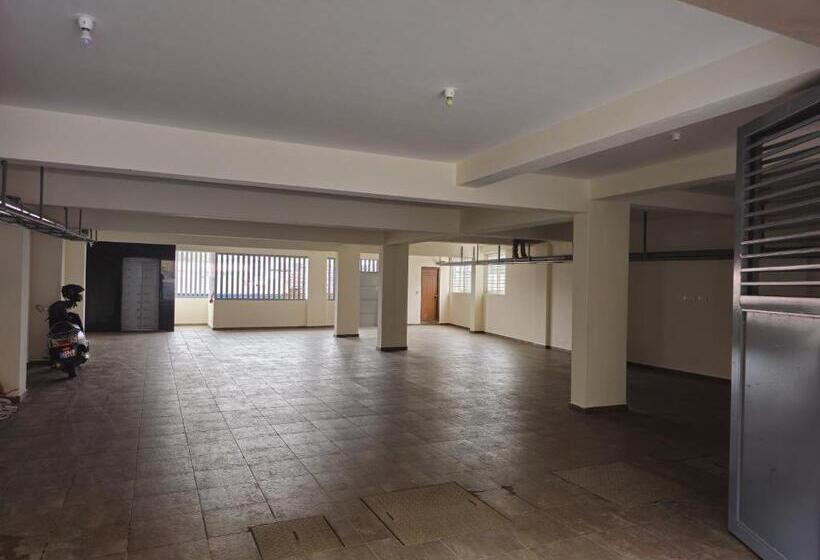 هتل Navarathna Comforts