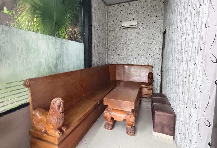 هتل Oyo 93512 Umbuy Homestay