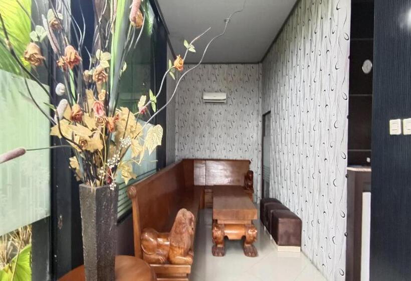 هتل Oyo 93512 Umbuy Homestay