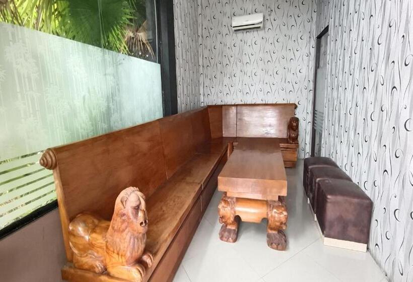 هتل Oyo 93512 Umbuy Homestay