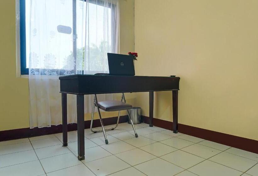 هتل Oyo 93523 Penginapan Laras Paminggir