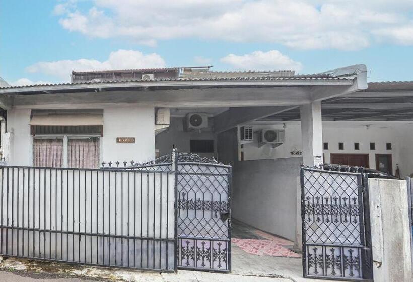 Hotel Spot On 93515 Pulo Gebang Guest House