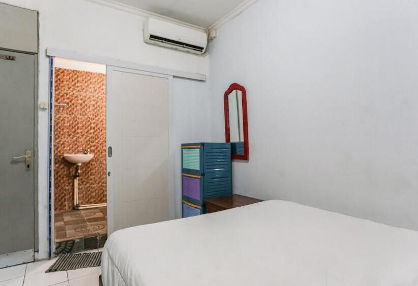 Hotel Spot On 93515 Pulo Gebang Guest House