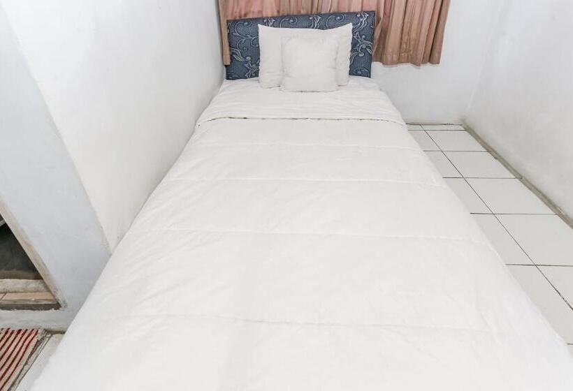 Hotel Spot On 93515 Pulo Gebang Guest House