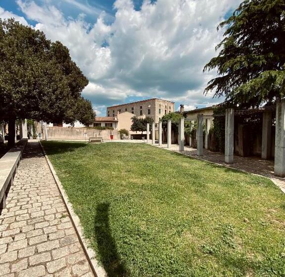 پانسیون Carrales Guest House