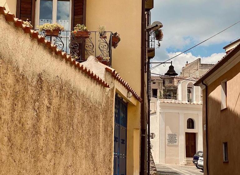 پانسیون Carrales Guest House