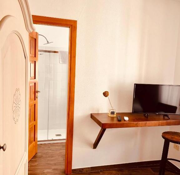 پانسیون Carrales Guest House