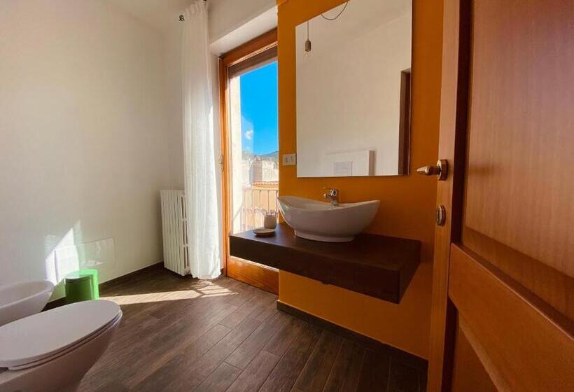 پانسیون Carrales Guest House