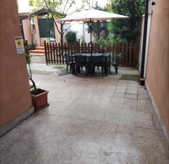 بنسيون Hostal D Annunzio House