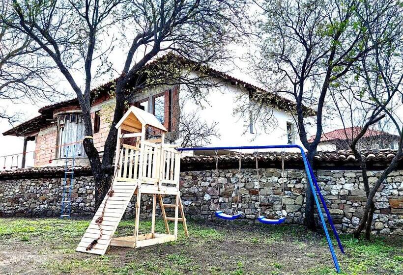 پانسیون Complex Arbanashki Style Panoramic View With Summer And Winter Terrace, Sauna, Children S And Adult