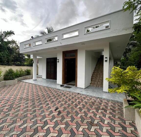 بنسيون Highway Reach Layathraa