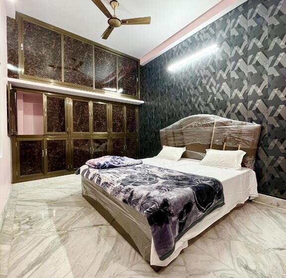 פנסיון Trilok Residency   Dashashwamedh Varanasi