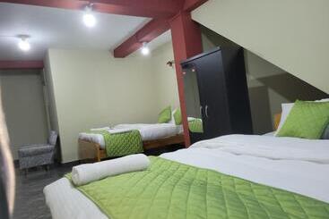 پانسیون Vati Guesthouse