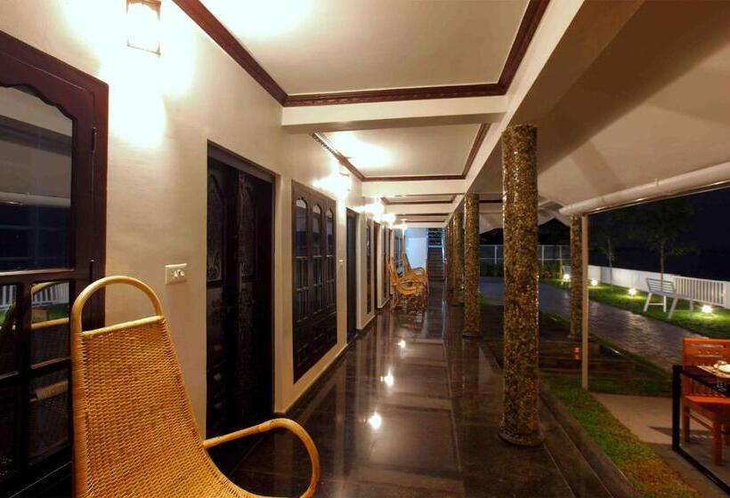 Vembanad Village Backwater Resort