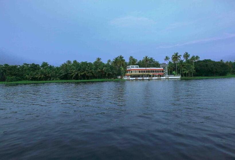 Vembanad Village Backwater Resort