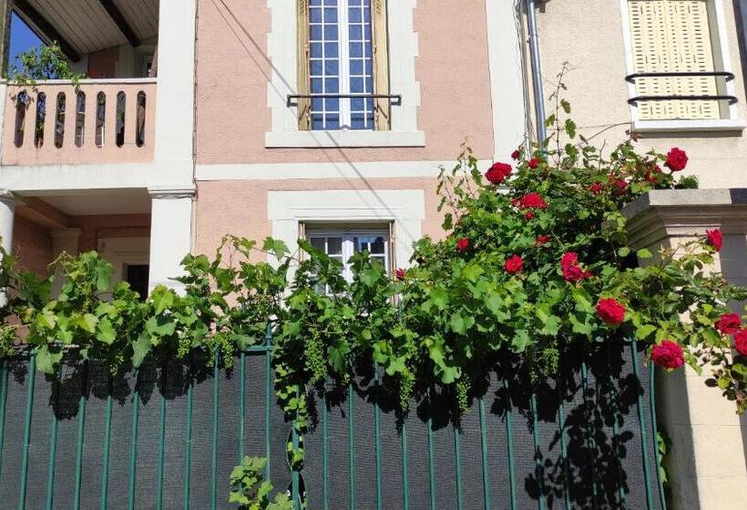 تختخواب و صبحانه Maison Des Peupliers