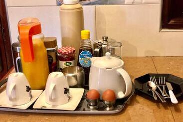 تختخواب و صبحانه Sarf Travelers Motel