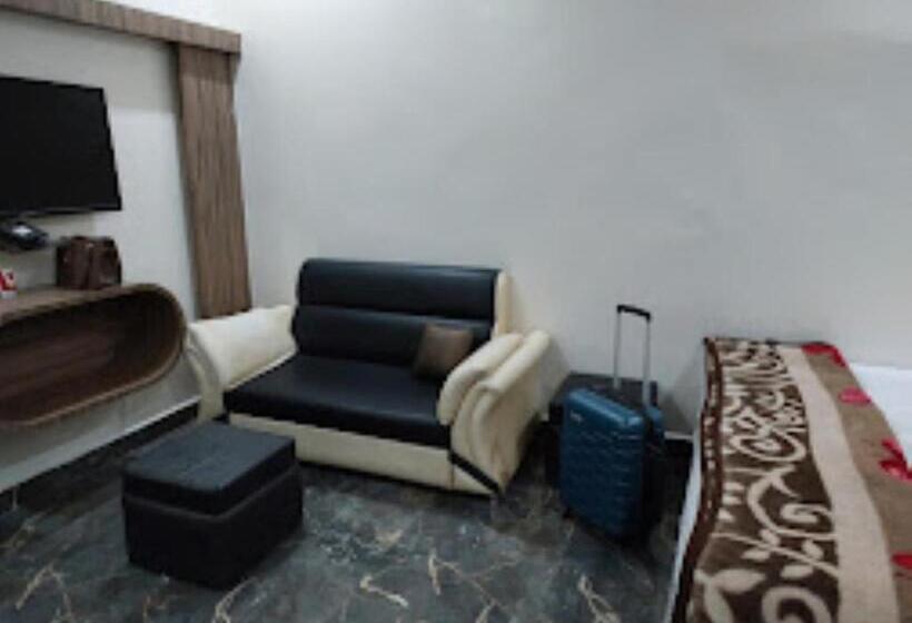 Отель 100 Blu Madhya Pradesh