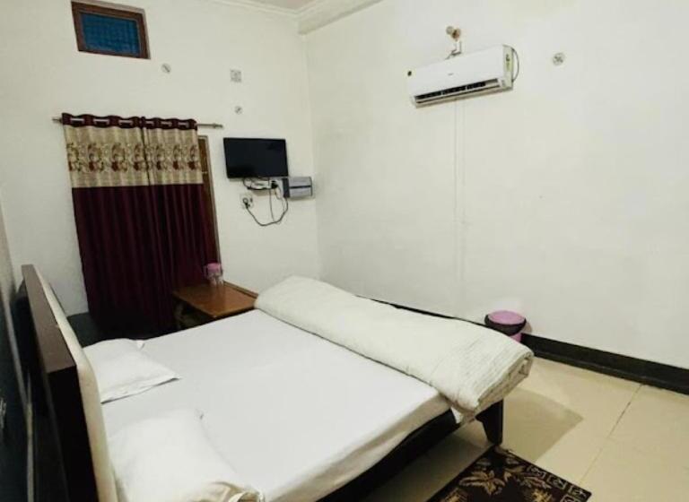Hotel Hanumant Palace,ayodhya