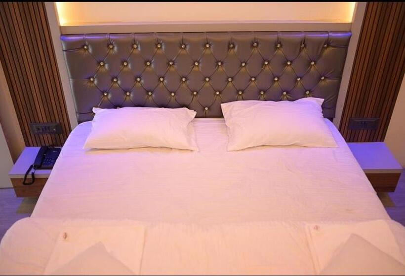 فندق Kapila Inn Ranjangaon