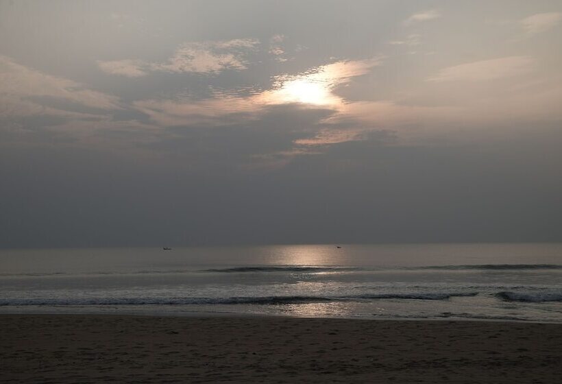 هتل Livin Waves Beach Stay And Cafe