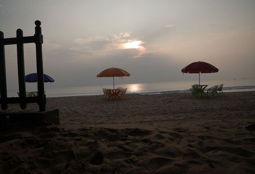 هتل Livin Waves Beach Stay And Cafe