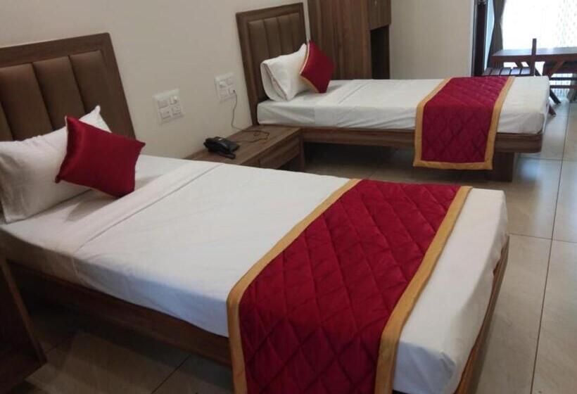 בית מלון כפרי Rays Inn Boarding & Lodging