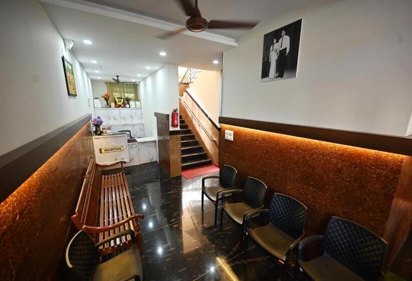 בית מלון כפרי Rays Inn Boarding & Lodging