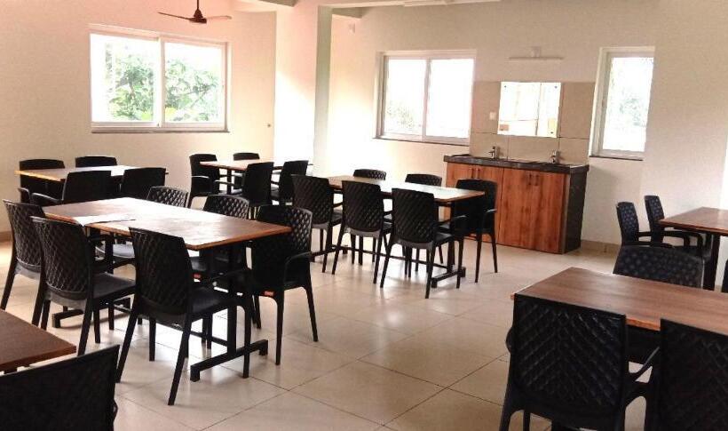 בית מלון כפרי Rays Inn Boarding & Lodging